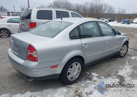 2002 Volkswagen Passat W8 from USA, damaged, VIN WVWUK63B22P340868